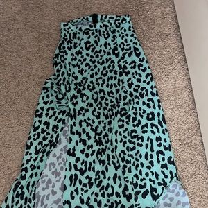 Long skirt with slits